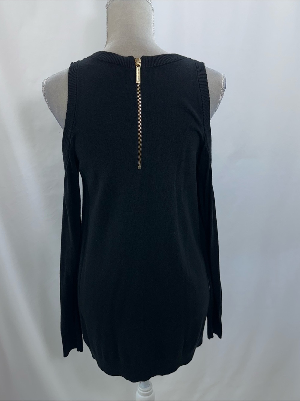 MICHAEL Michael Kors Black Cold-Shoulder Knit Tank Sweater - Picture 3 of 8